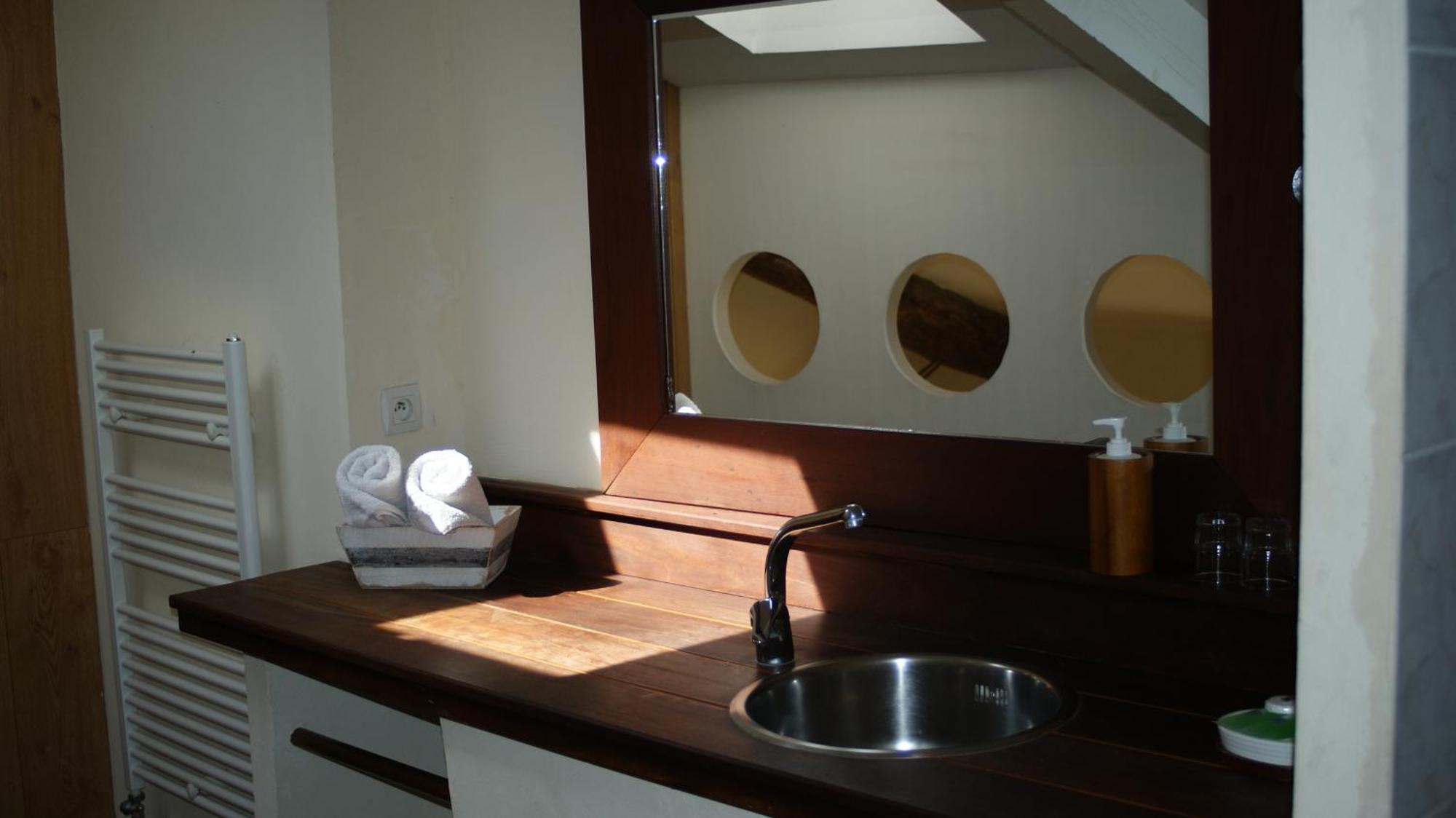 Demeure De Digoine "Chambre D'Hotes" Bourg-Saint-Andéol Esterno foto